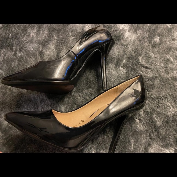 Excellent condition Zara Trafaluc Black Pointy Toe Pumps 👠👠 - Picture 2 of 7